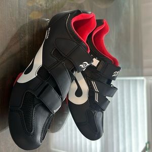 Peloton like new sneakers